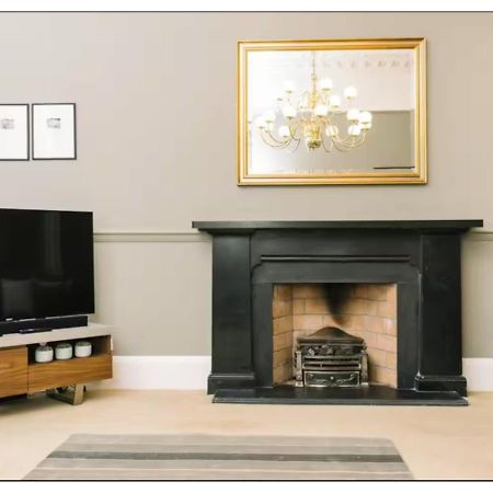 Joivy Palmerston Place Residence - Luxury City Centre Apt With Private Parking 爱丁堡 外观 照片