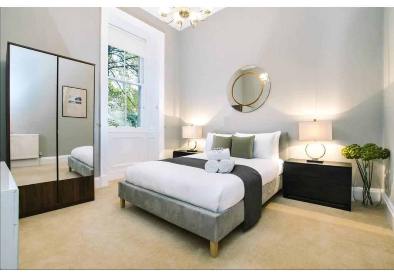 Joivy Palmerston Place Residence - Luxury City Centre Apt With Private Parking 爱丁堡 外观 照片